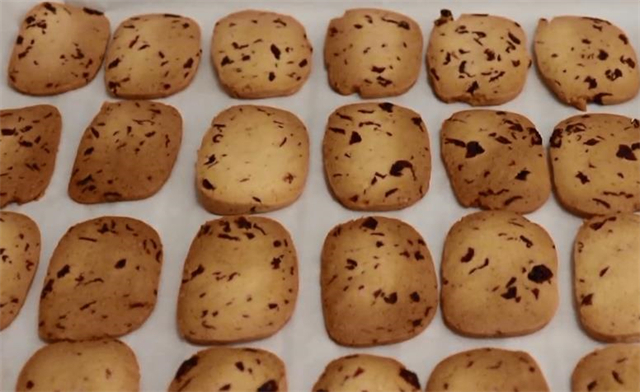 孩子想吃饼干不用去外面买，教你在家就能做，香甜酥脆，太好吃了