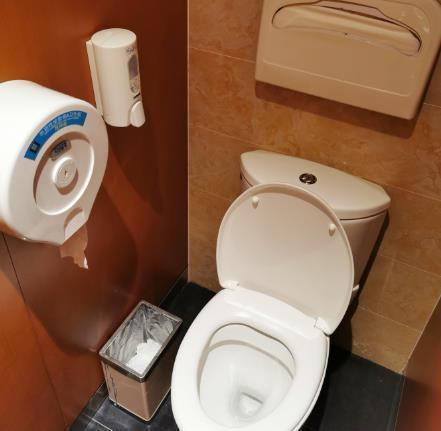 上完厕所后别再把废纸丢垃圾桶了,建议大家这样做,干净又卫生!