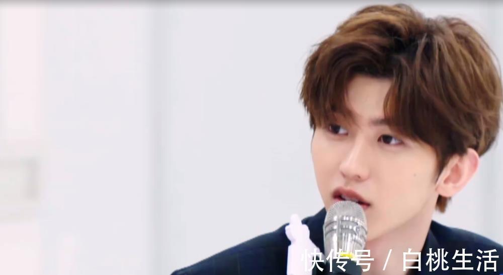 蔡徐坤遇見和自己同年同月同日生的女孩,反而被女孩回復(fù)笑到了