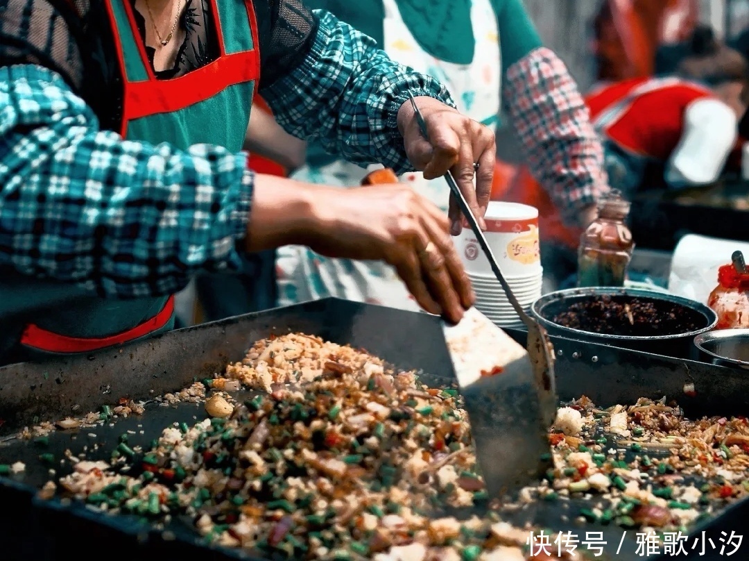 这款小吃,名字就像撒狗粮,单身狗:不急,等有对象了再来吃“”