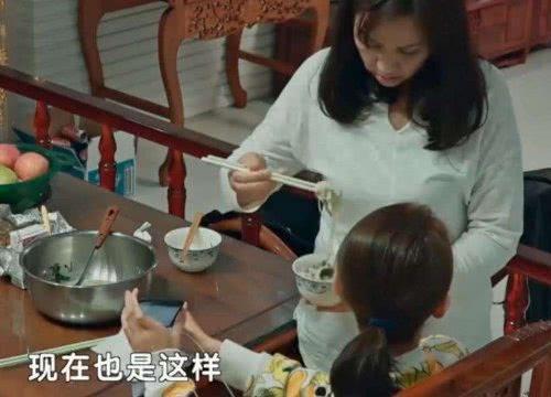 还记得《变形记》中巨婴刘思琪吗?曾吃饭靠妈妈喂,今成人生赢家