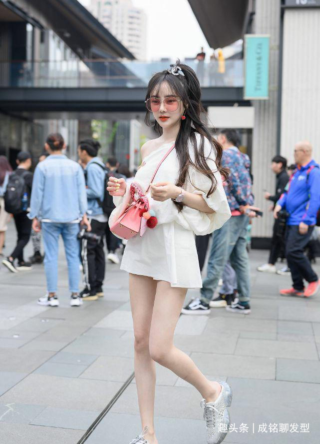 年轻|要想减龄必穿裙子,裙装穿得好时尚还显身材,既显气质又显年轻