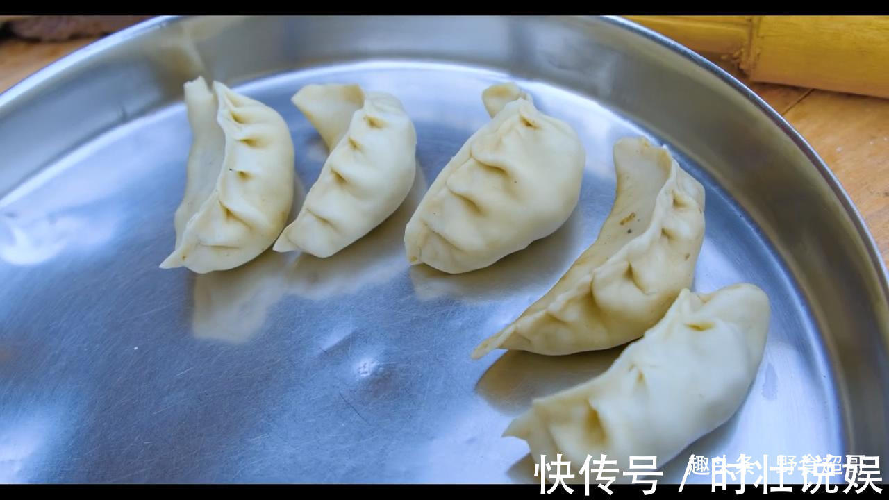 咖喱粉|尼泊尔兄弟家女儿长大了,引无数帅哥到家中玩,一起包猪肉饺子