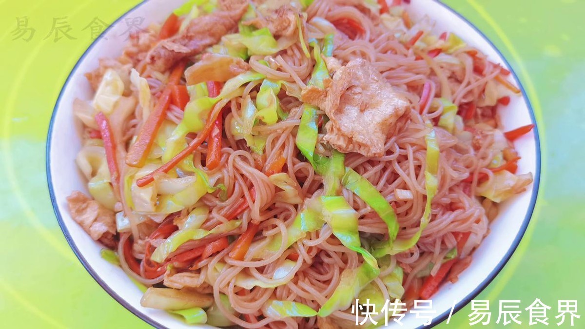 一日三餐|包菜搭配细粉丝，简直是绝配，口感细腻滑口，有点香