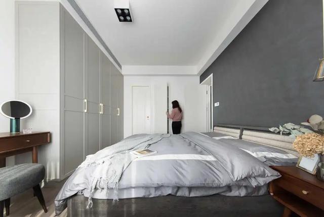 黄铜色|她家130平的新房,满足了我对家的一切期待,全屋干净利落超有品