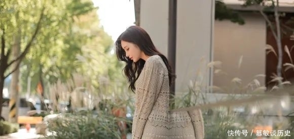 美图欣赏:孙允珠,午后麦穗色落叶粗针织及膝裙