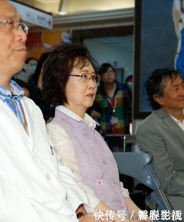 穿搭|琼瑶阿姨老的优雅,刺绣外套配短发端庄典雅,衣品如人品一样大气