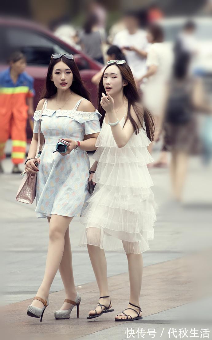 靓丽 高挑靓丽的小姐妹,身穿时吊带裙,清新甜美