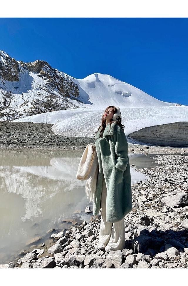 减龄 不要再崇拜复古色,试试今年流行的灰绿色,减龄还时髦