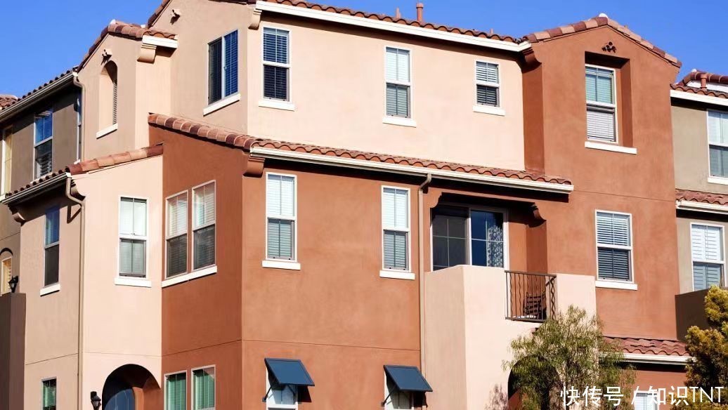 小吕|农村新房外墙贴瓷砖还是喷砂?喷砂有这5大优势,但仍需小心受骗