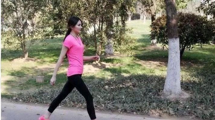 清静|走路是最好的长寿药,但这样走等于慢性自杀,你天天在做