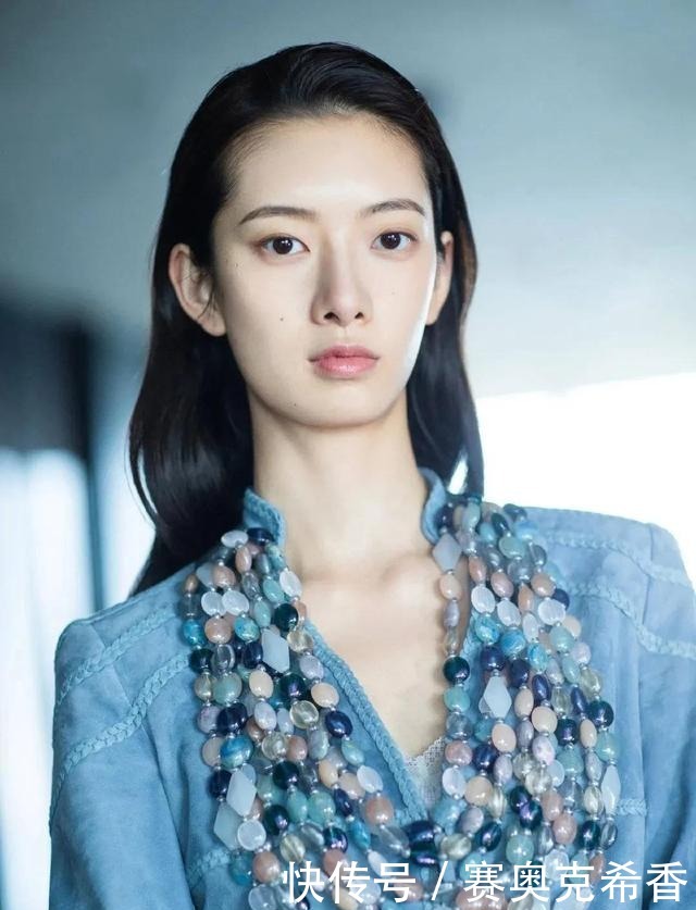 顶级蓝血奢侈品最爱美人颜PK战,你更Pink哪种颜?