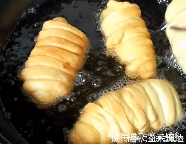 我家面粉从不蒸馒头,加2根香蕉,简单几步,出锅给肉不换,真香