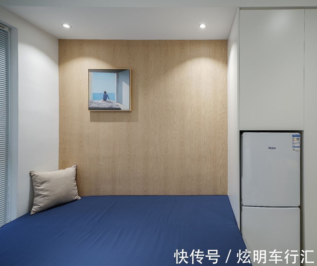 客厅|不到30平的单身小公寓,所有设备一应俱全,还有可旋转的电视