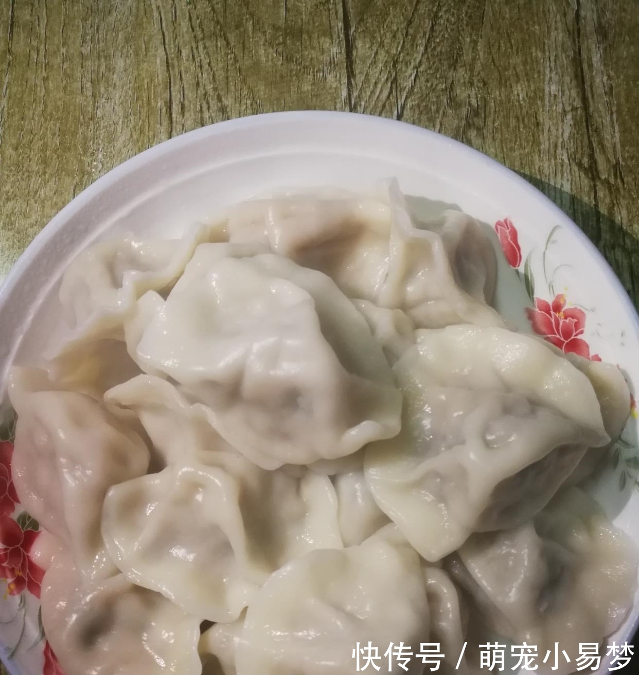 超市6元1斤的饺子，和饺子馆22元1斤的饺子，有什么区别