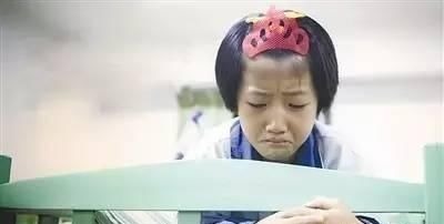 孩子|“聪明的父母从不让孩子住校”白岩松:住校的伤害,远超你的认知