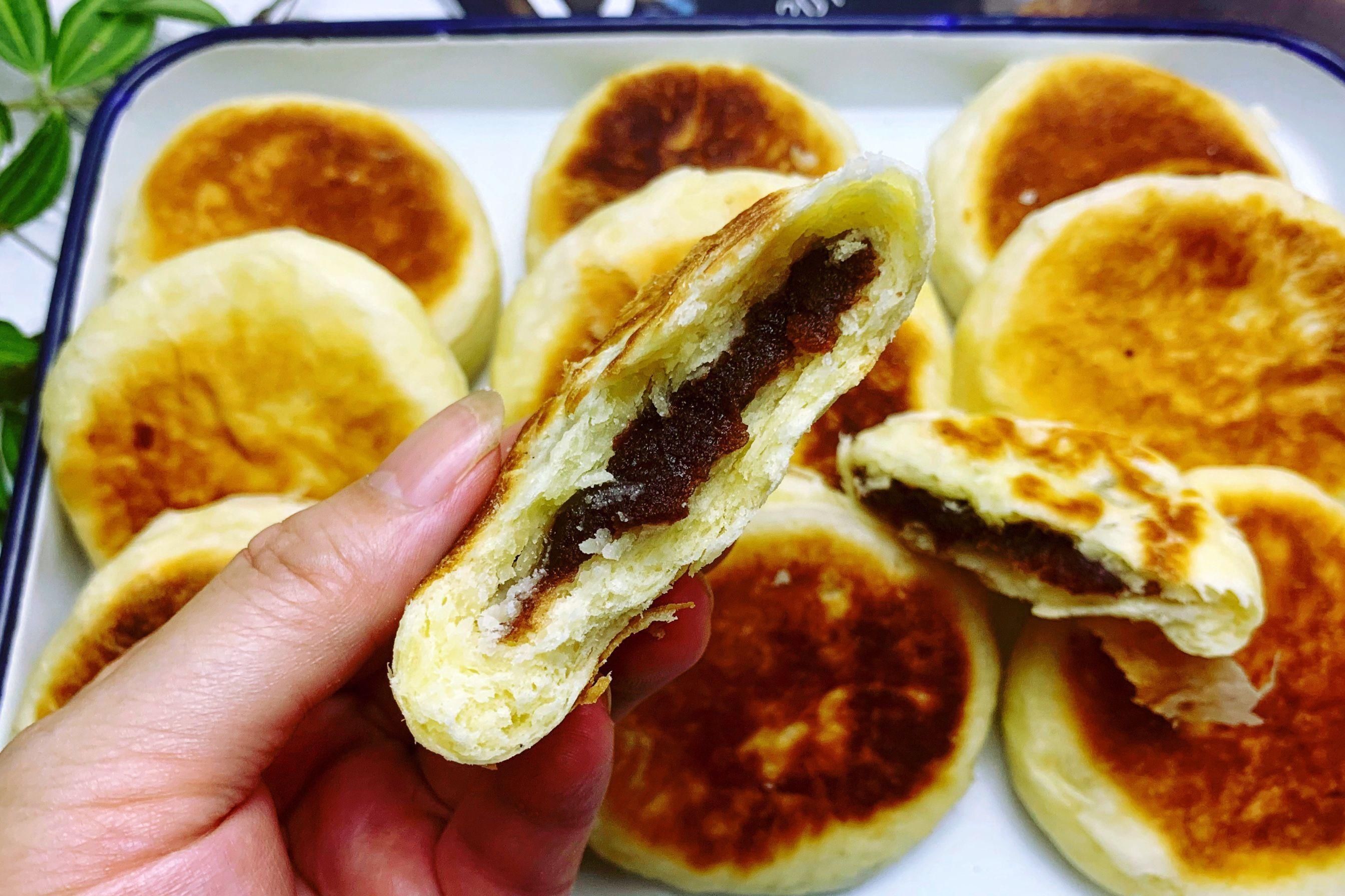 好吃|这款发面豆沙油酥饼太好吃了，层层掉渣，早餐不用愁了