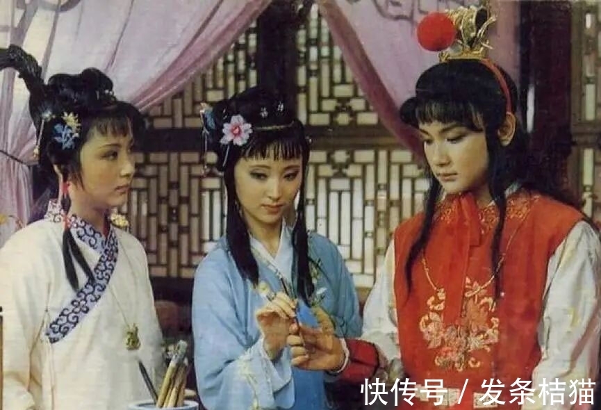 诽谤$史湘云为何频频挑刺,总是暗中讥讽诽谤林黛玉?袭人一语道出真相