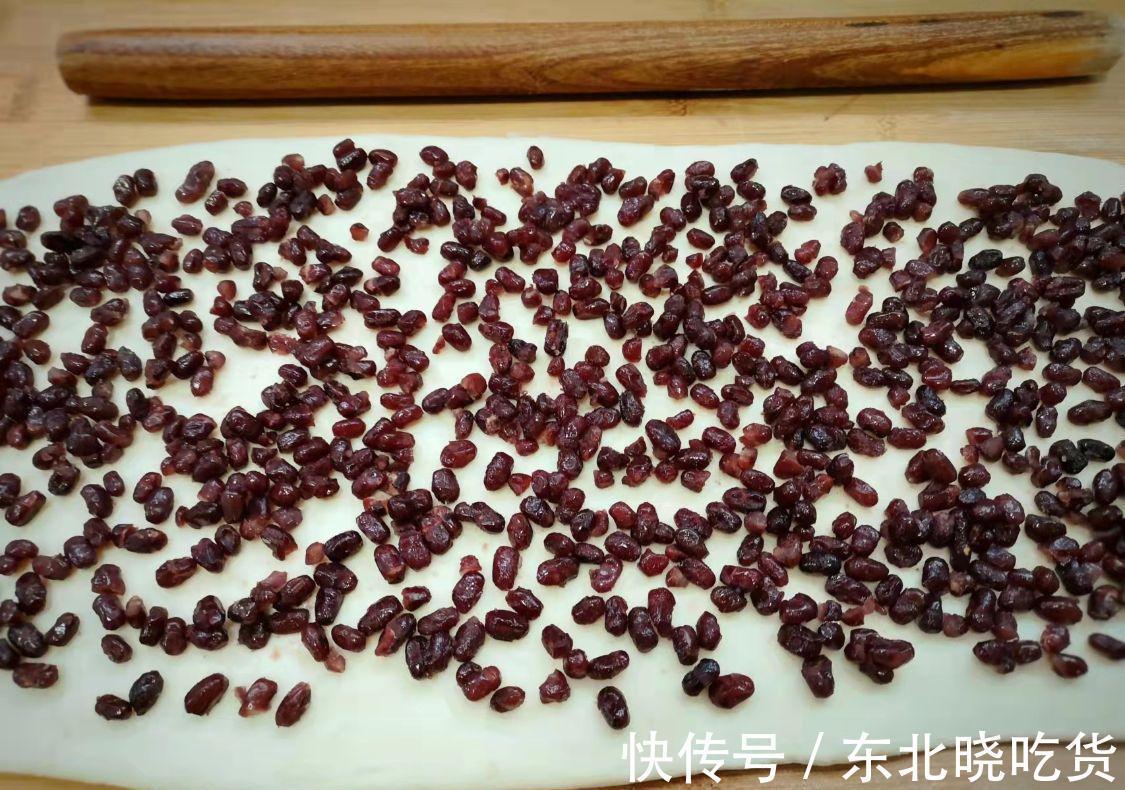 晚上睡前蒸一锅,第二天早餐就有了,层层都是料,比面包都好吃!