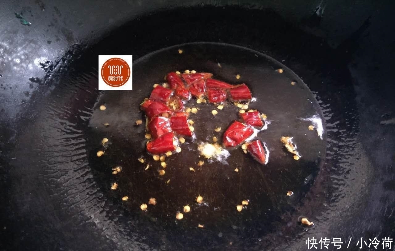 美食生活|自制正宗的水煮肉片,麻辣鲜香缺一不可,做法简单快捷,太好吃了