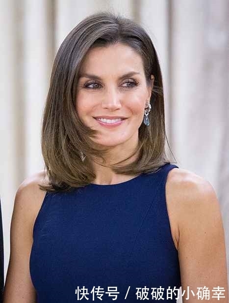 西班牙王后“单色”穿搭华贵又大气!黑色造型特别有范儿,真华贵