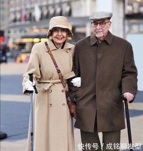 色彩|头发花白也要穿出精致!这些奶奶辈的穿搭告诉我们,时尚无关年龄