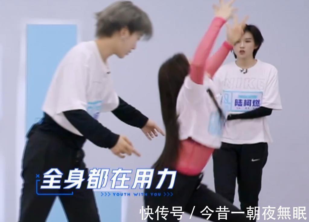 lis青你2虞书欣不穿塑身衣学舞，听清Lisa的评价，欣欣子要哭