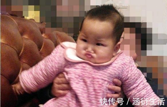 小宝宝|2岁儿子总学金鱼“嘟嘴”,爸妈觉很可爱,奶奶一掰开直接去医院