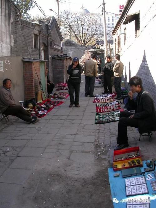  市场|报国寺 二环内第一家也是最后一家收藏市场