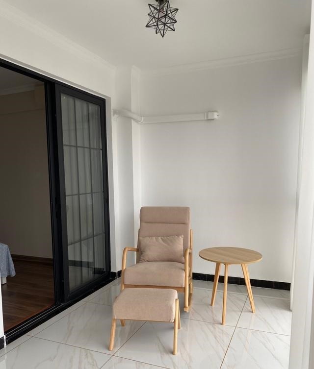 装修|越来越多人不做吊顶,不做电视墙,看看她家装修,简约又漂亮