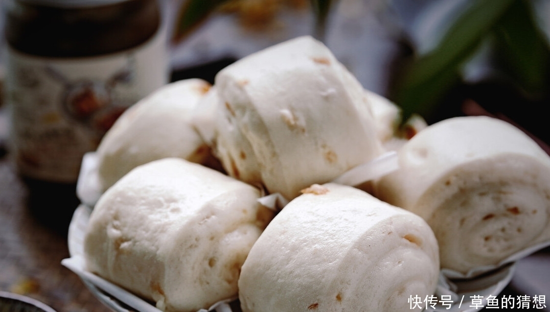 蒸馒头发面时,不要只会放酵母,记住2个窍门,面发得又快又好