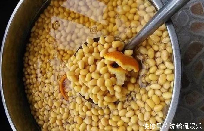 黄豆渣|君子兰不开花学会1招,叶片绿油油,花朵开爆盆,年年开花不断