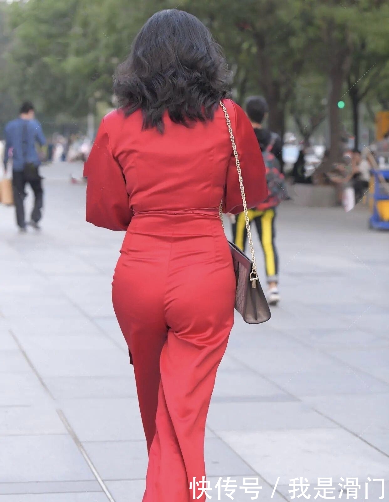  横空出世|“小肚子”的克星，“托腹裤”横空出世，迅速占领了各地街头！