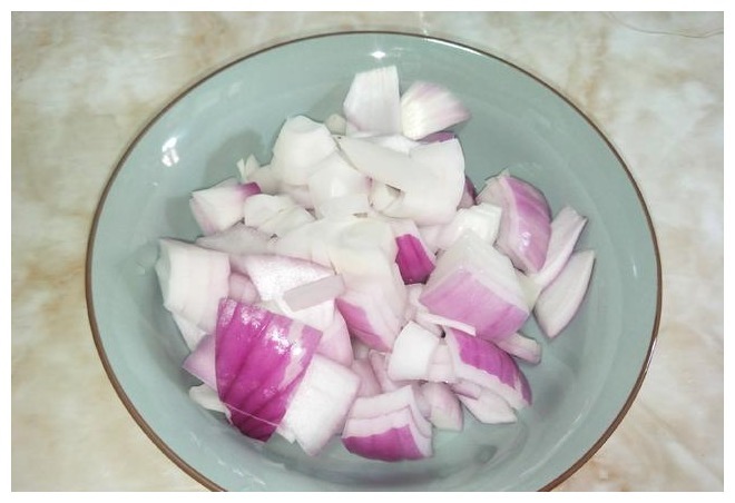 保存洋葱有妙招，学会1招，洋葱放1年不变坏，随时都新鲜