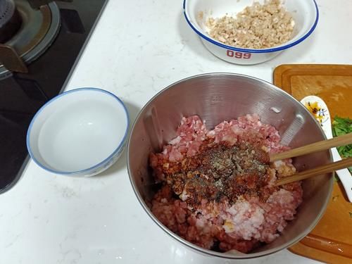 太鲜美了！这3样搭配包饺子，婆婆一口一个吃了2大碗