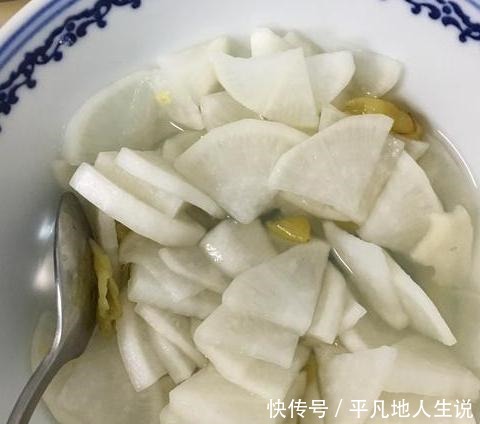 家庭自制萝卜秘方泡萝卜条,酸辣脆口又开胃,早餐吃几根特别舒服!