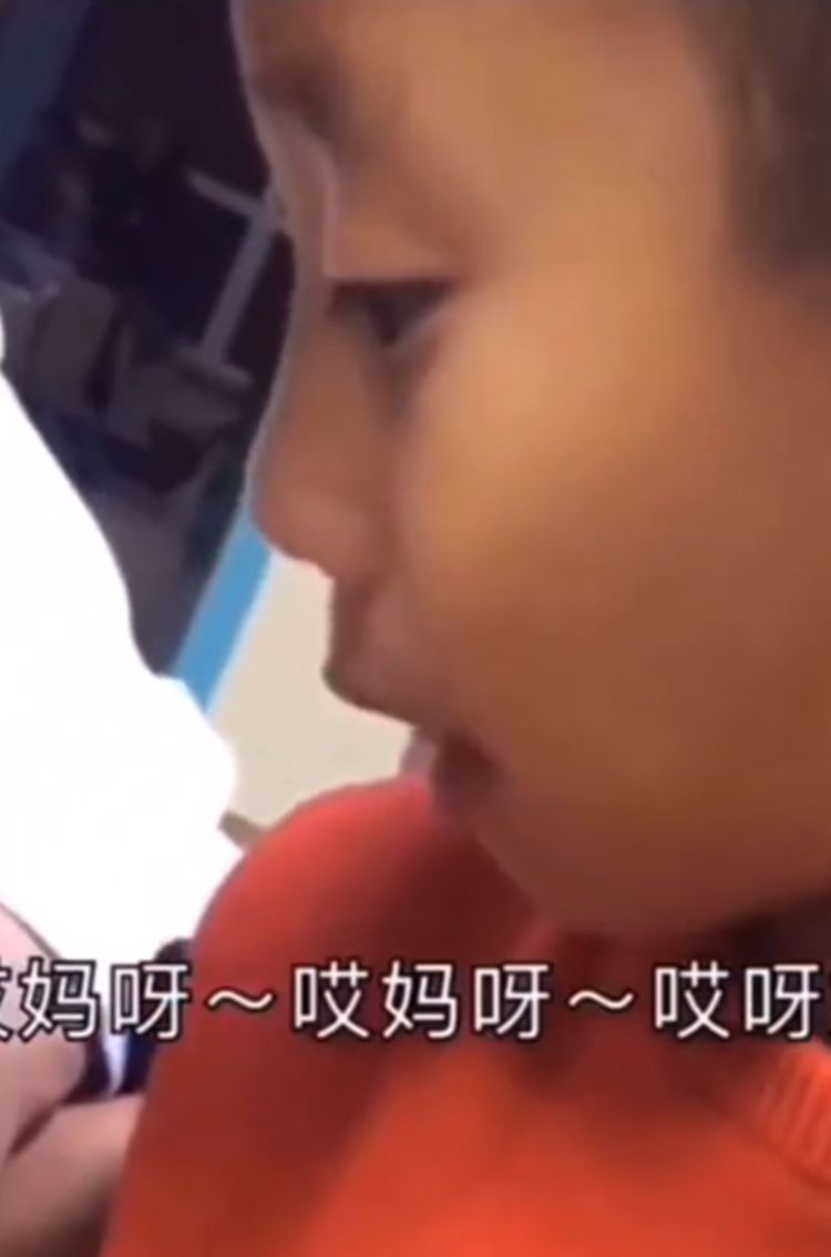 宝妈|“话痨”男童因打针走红,网友佩服真是一分钟都没有停下来过