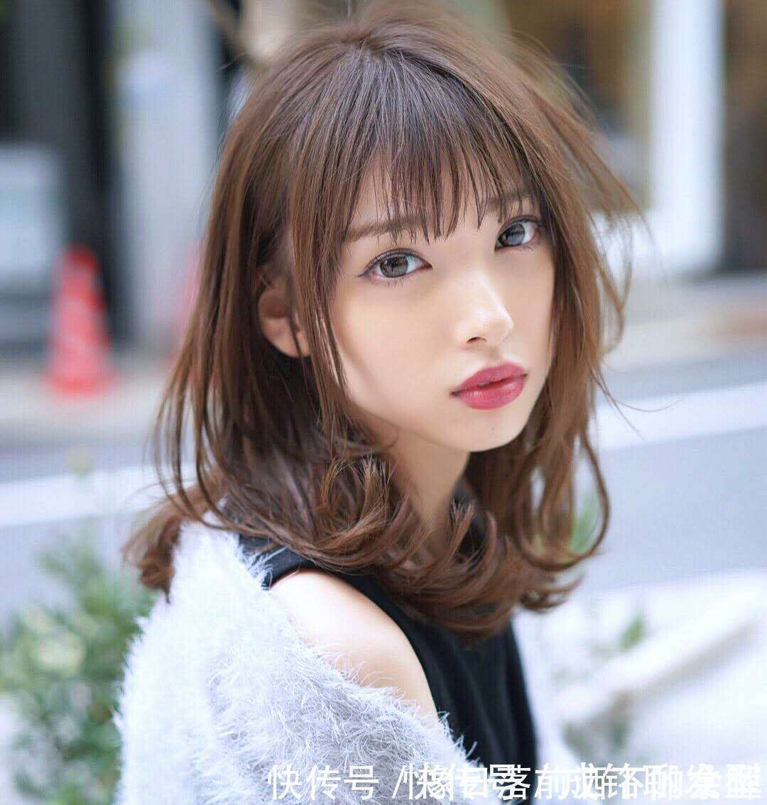 皮肤|染头发什么颜色显肤色白?低调奢华的棕色,减龄时尚永不过时