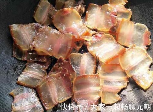 腌制|腊肉炒好嚼不动？下锅前多做2步，腊肉炒好又香又好嚼，不腻口