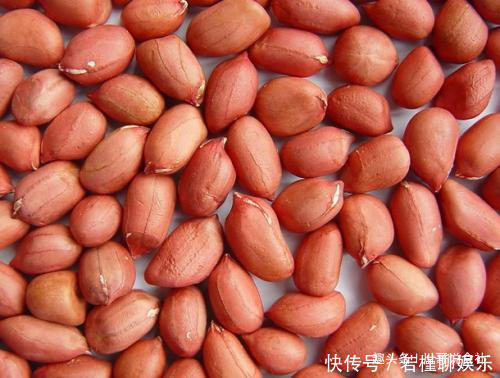 多亏|买花生时,挑红皮的还是白皮的多亏商贩提醒,以后别再乱买了