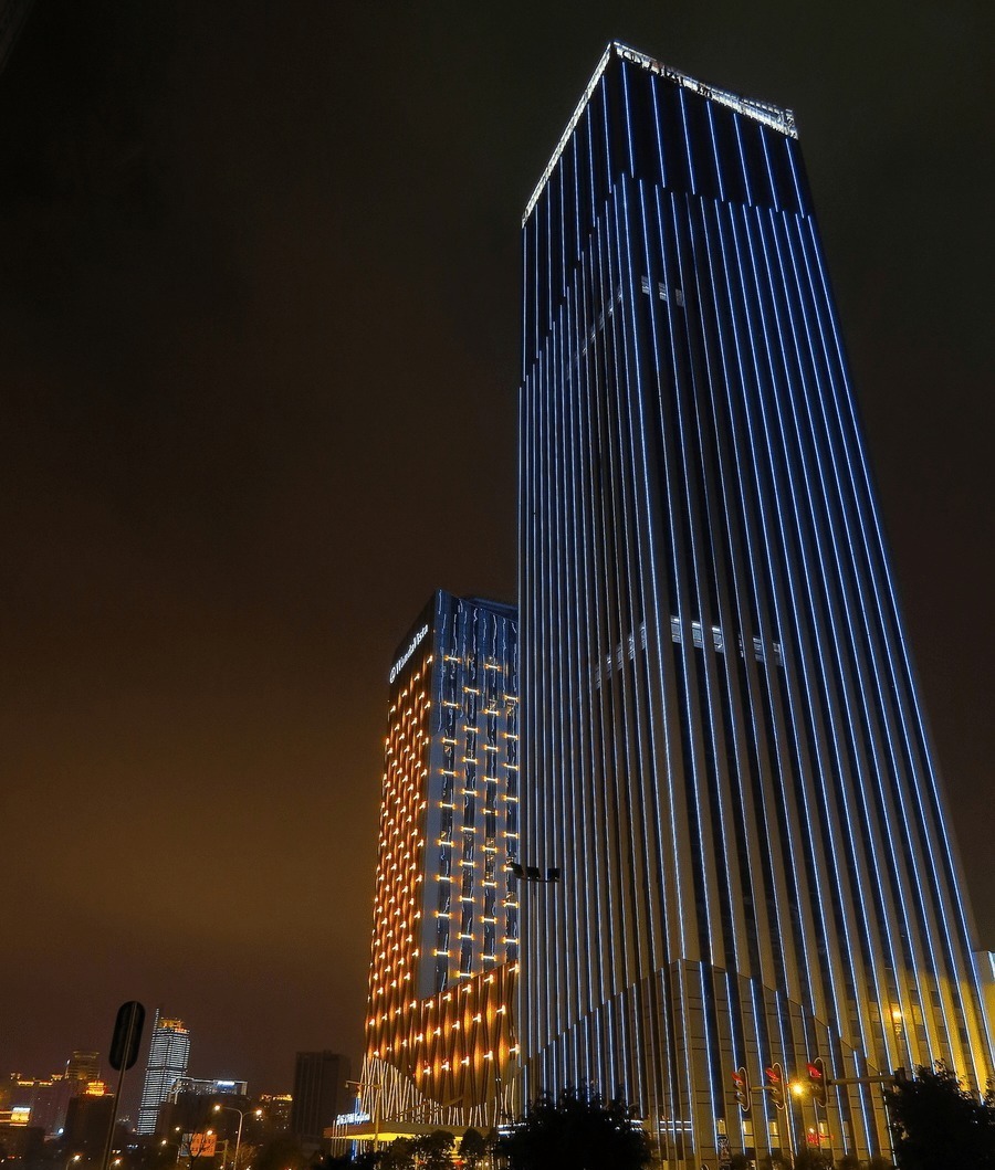 恒大地产集团|许家印隐退，潘石屹要走，王健林抛售，房企老板，都很难啊！