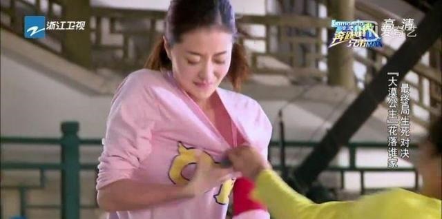 楊穎在《跑男》最招黑的一期，一個(gè)動作就可以看出她的心機(jī)