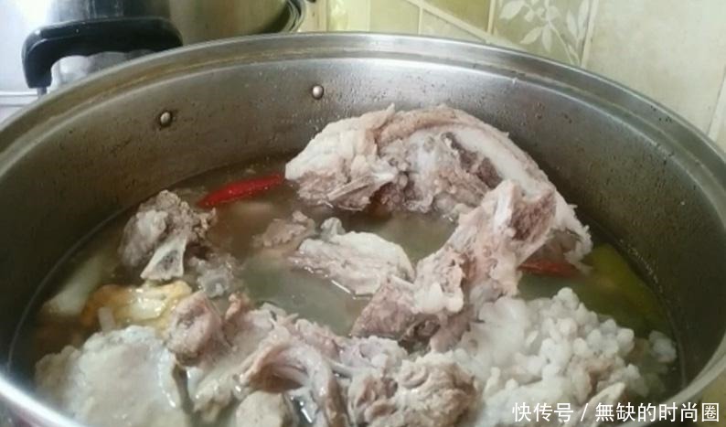  大厨|炖羊肉时，切记要放3种料，大厨放对了，羊肉不腥不膻又鲜香