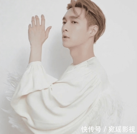 张艺兴参加MBA面试，高中学历引发争议。网友：佩服！