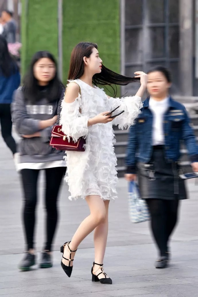 女性|女性穿上高跟鞋, 打造出无与伦比的美丽