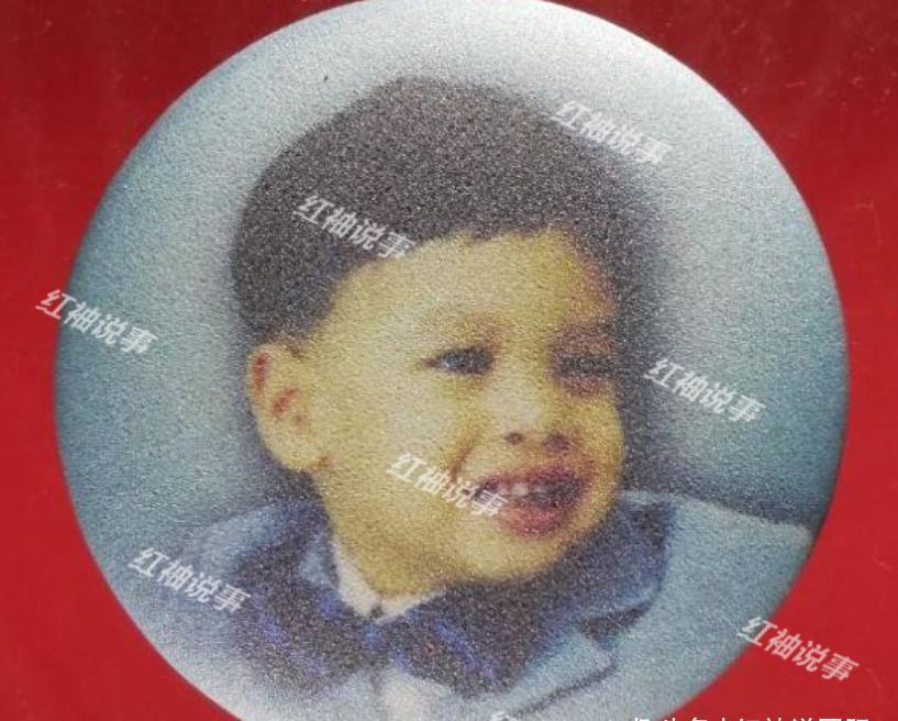 继子|诗妮娜贵妃变聪明了！军装佩戴提帮功照片，主动给继子抛出橄榄枝