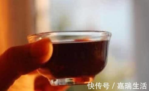 浓红茶|医生劝告:高血压患者,5样东西最好远离,第3个再喜欢也忍住!