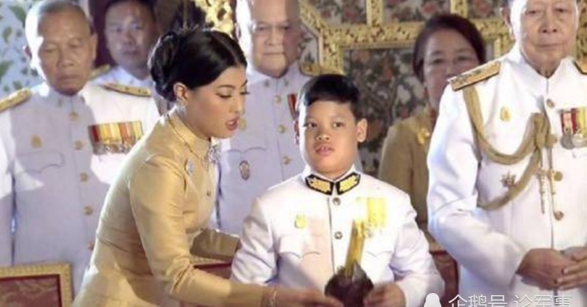 从小|从小被玛哈另眼相待,提帮功让侍卫系鞋带不什么,大典当中打哈欠没规矩