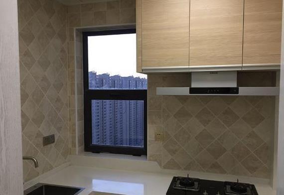 客餐厅|老公坚持餐厅不做柜子,原来用吊兰做隔断可以这么漂亮,学到了