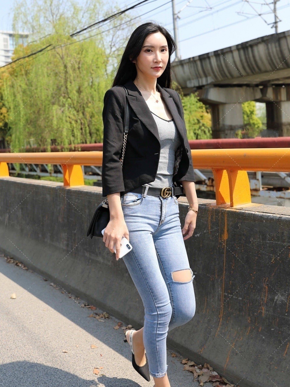 优雅 御姐范小姐姐,西装外套+牛仔裤,看起来非常优雅且有气质!